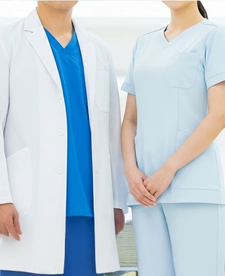産婦人科専門医と看護師が並ぶ写真イメージ